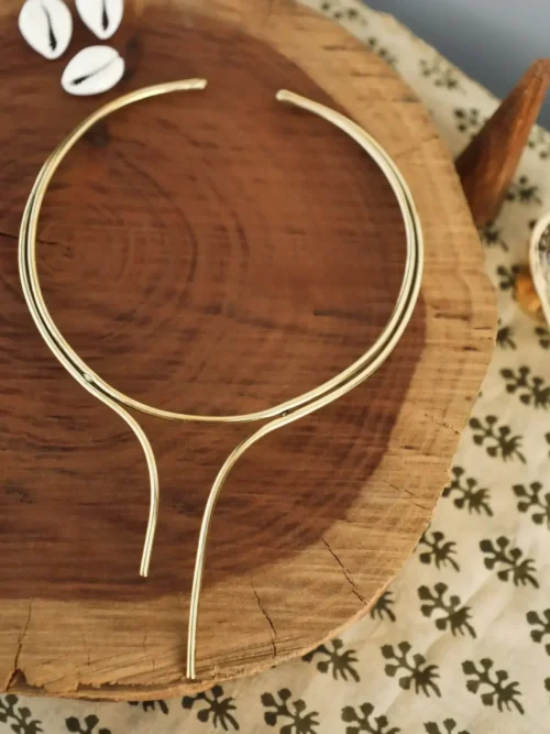 Collier torque sculpté à la main