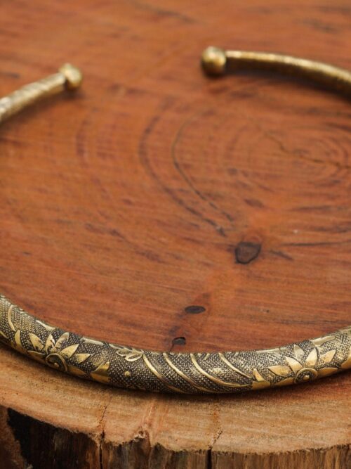 Collana girocollo etnica in ottone