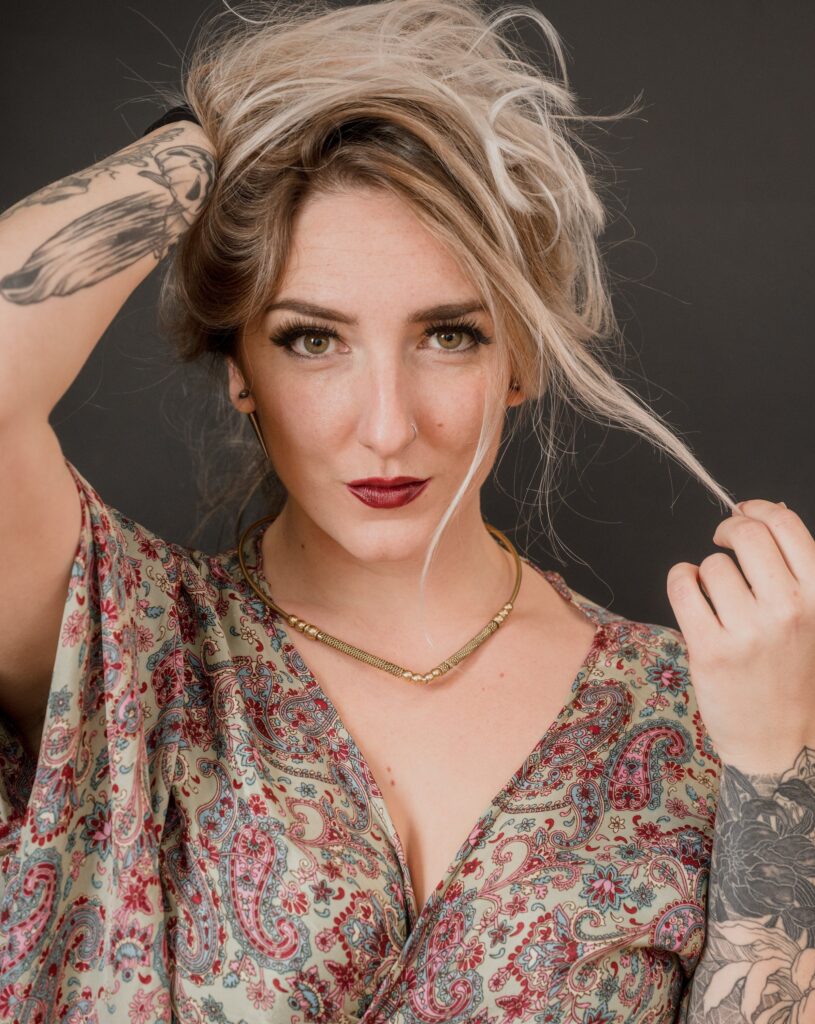 V-förmige Halskette mit Perlen