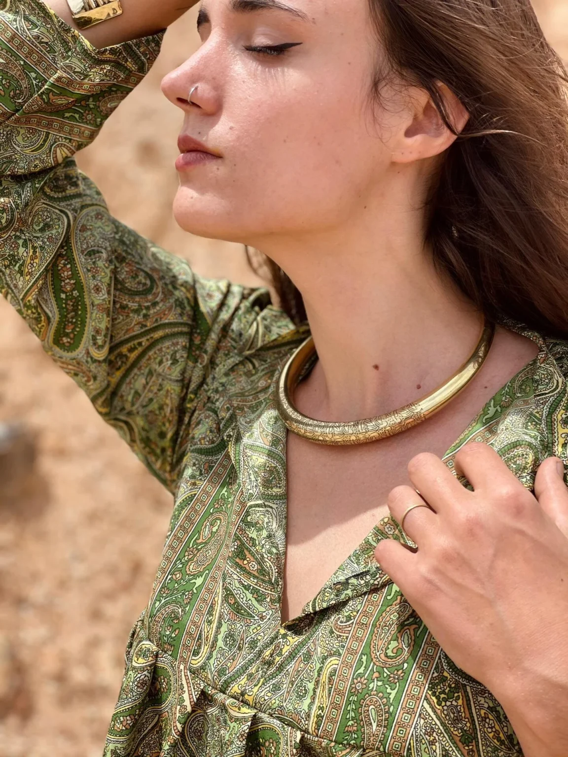 Collar gargantilla grabada