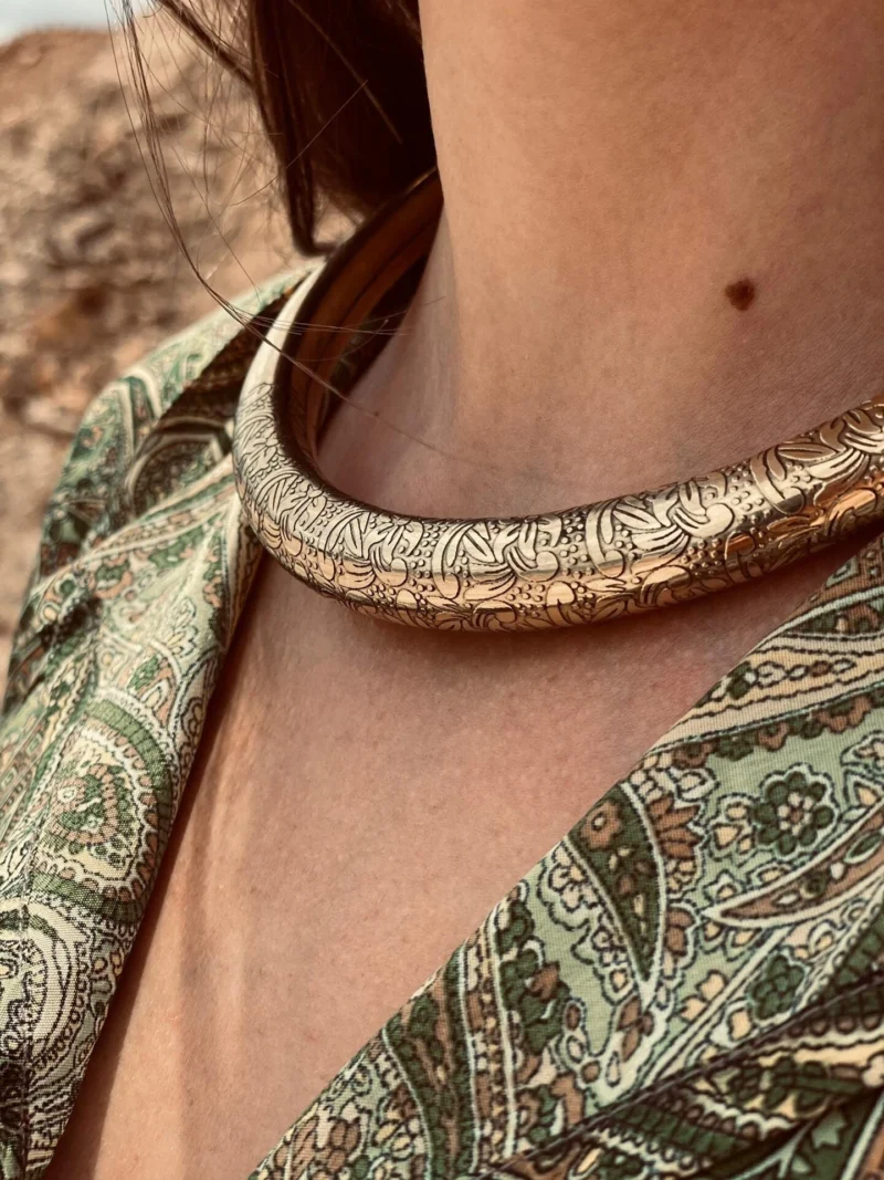 Gravierte Choker-Halskette