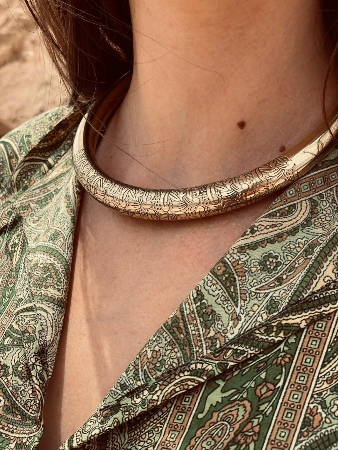 Collar gargantilla grabada