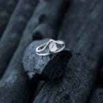 Anello con pietra di luna