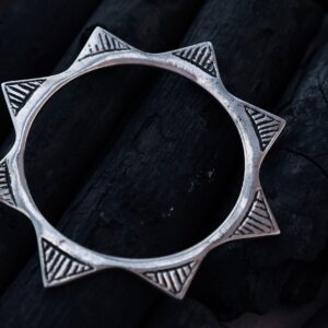 Brazalete de bronce del sol para ella