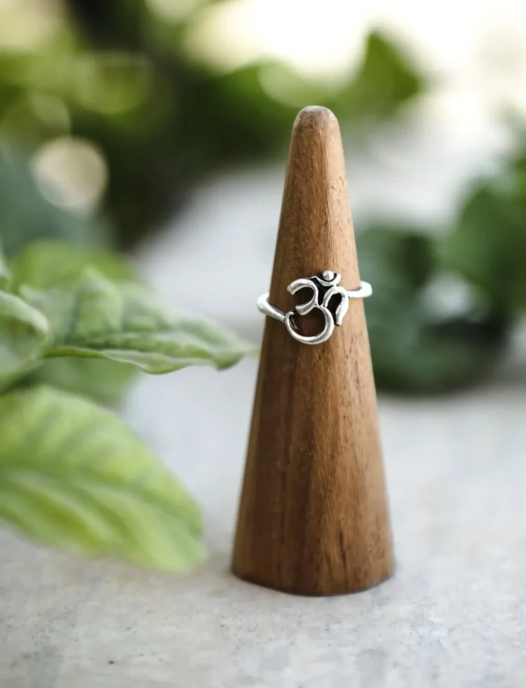 Anello Om placcato argento