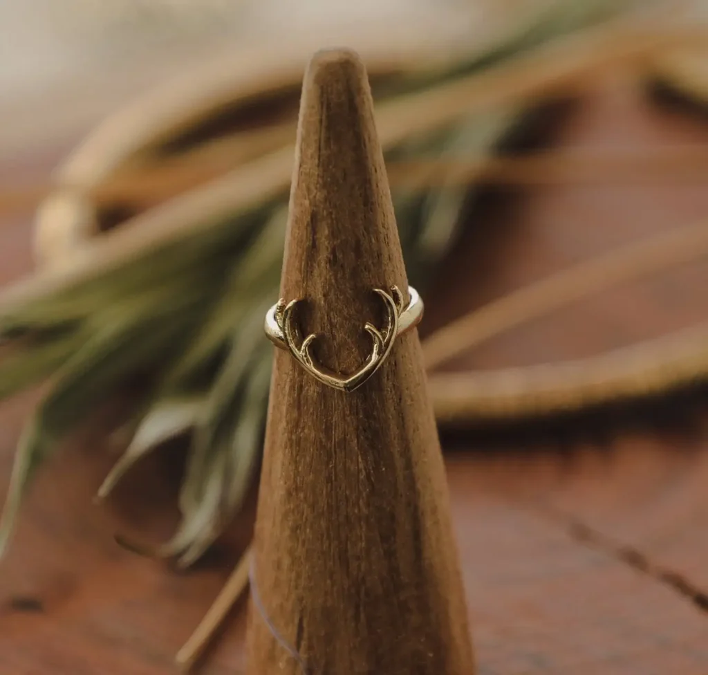 10 Anneau en corne de renne