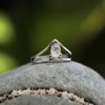 Anello con pietra di luna