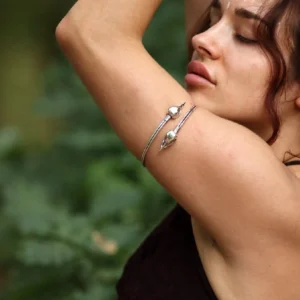 Bracciale da braccio con teschio di uccello