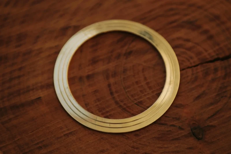 Brazalete étnico hecho a mano para mujer