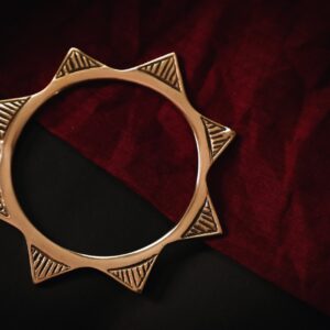 Brazalete de bronce del sol para ella