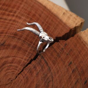 Anello in corno di Oryx fatto a mano