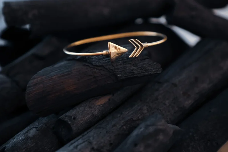 Bracciale a forma di freccia