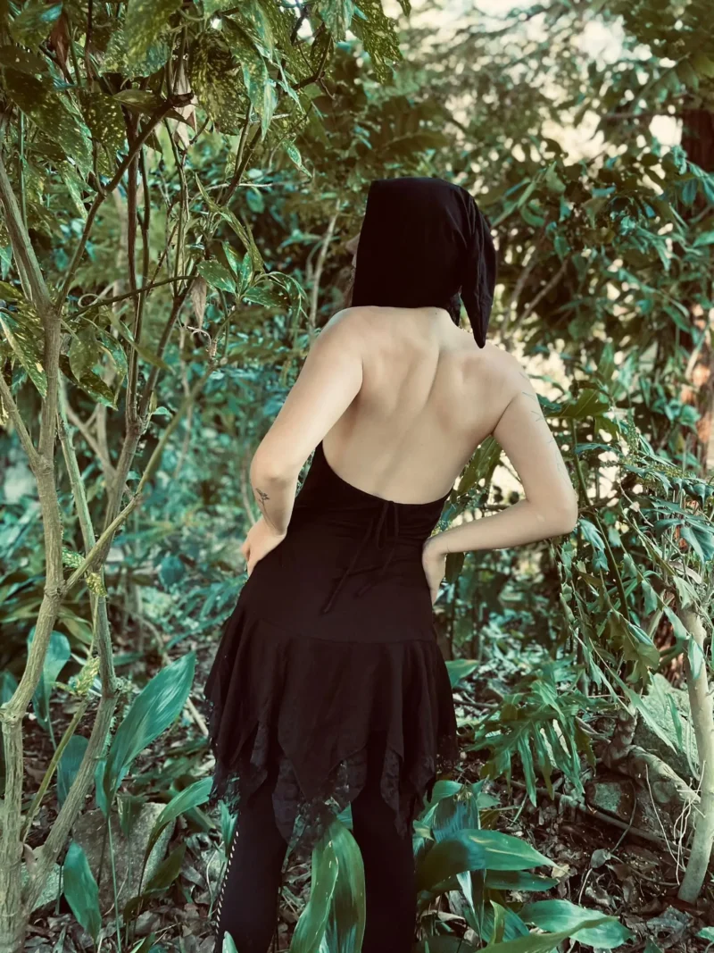 Robe à capuche sans dos