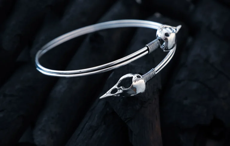 Bracelet de bras en forme de crâne d'oiseau