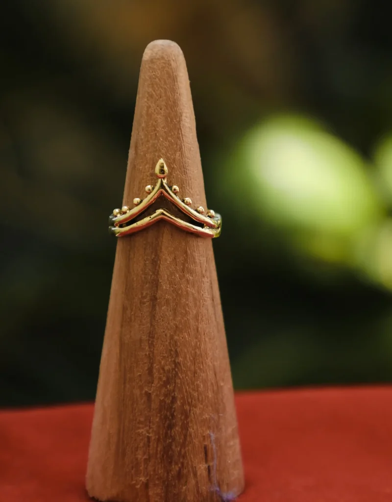 Anillo Dorado Chevron