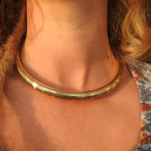 Halsband mit Spiraldesign