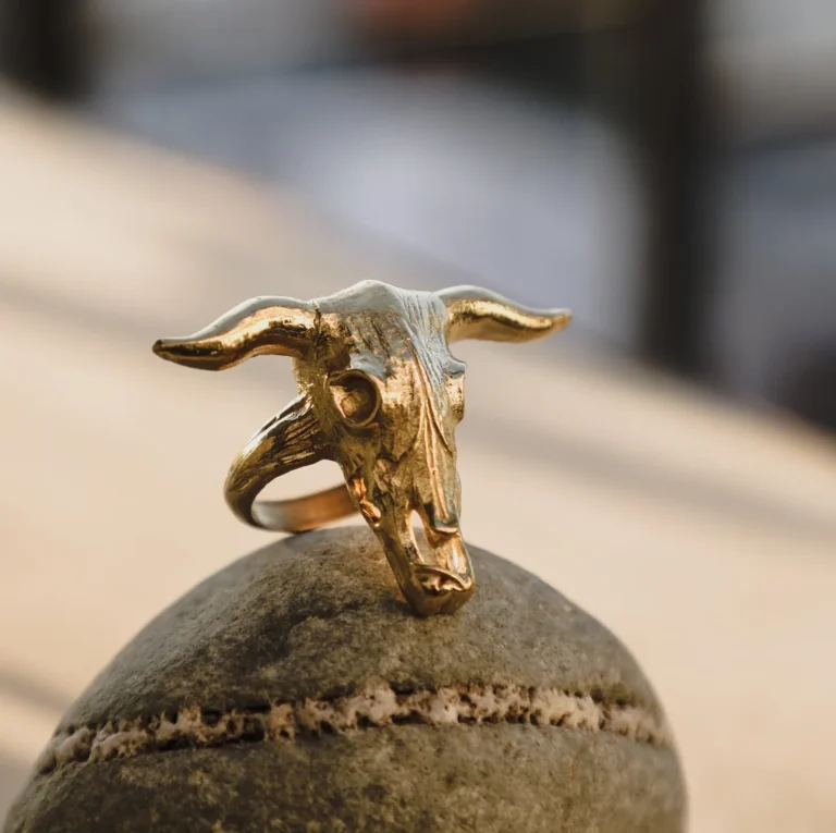 Anello teschio di mucca