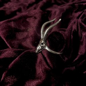 Anello in corno di Oryx fatto a mano
