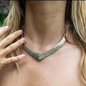 Collana girocollo incisa