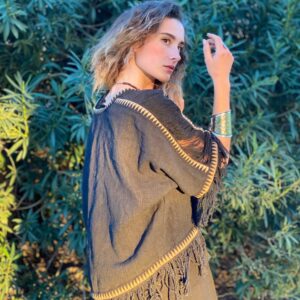 Poncho de flecos lunares