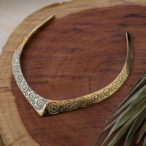 Collana girocollo incisa