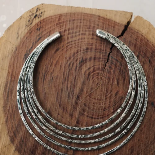 Mehrreihiges afrikanisches Halsband
