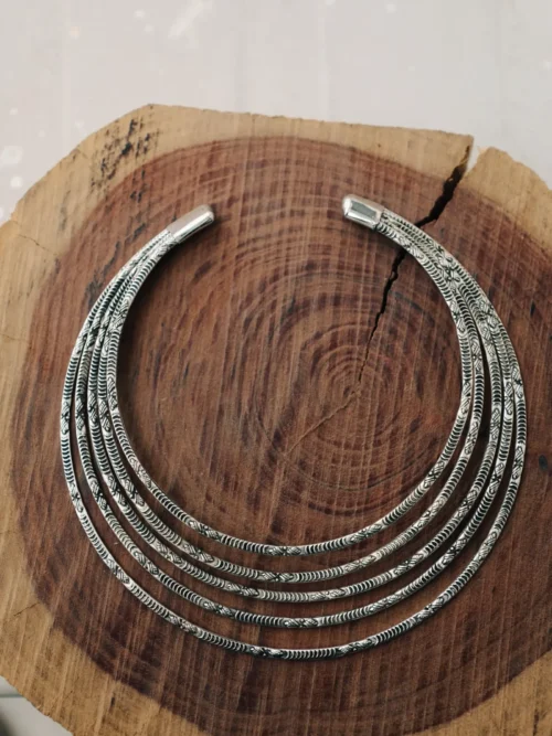 Mehrreihiges afrikanisches Halsband