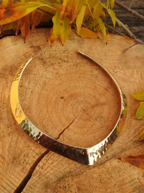 Collar martillado