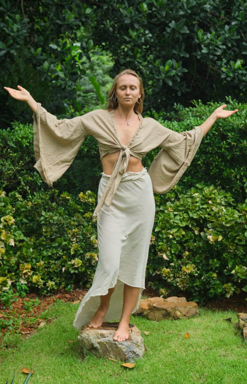 Camiseta con mangas de campana Sandswept