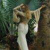 Camiseta con mangas de campana Sandswept