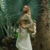Camiseta con mangas de campana Sandswept