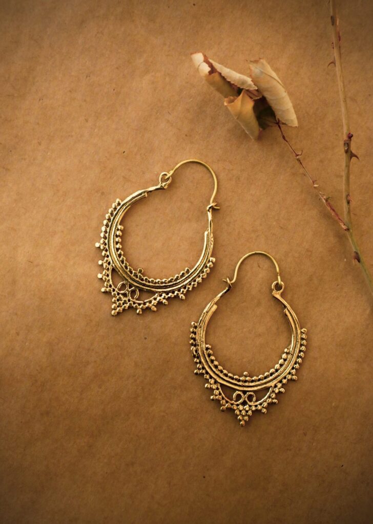 Boucles d’oreilles de style primitif
