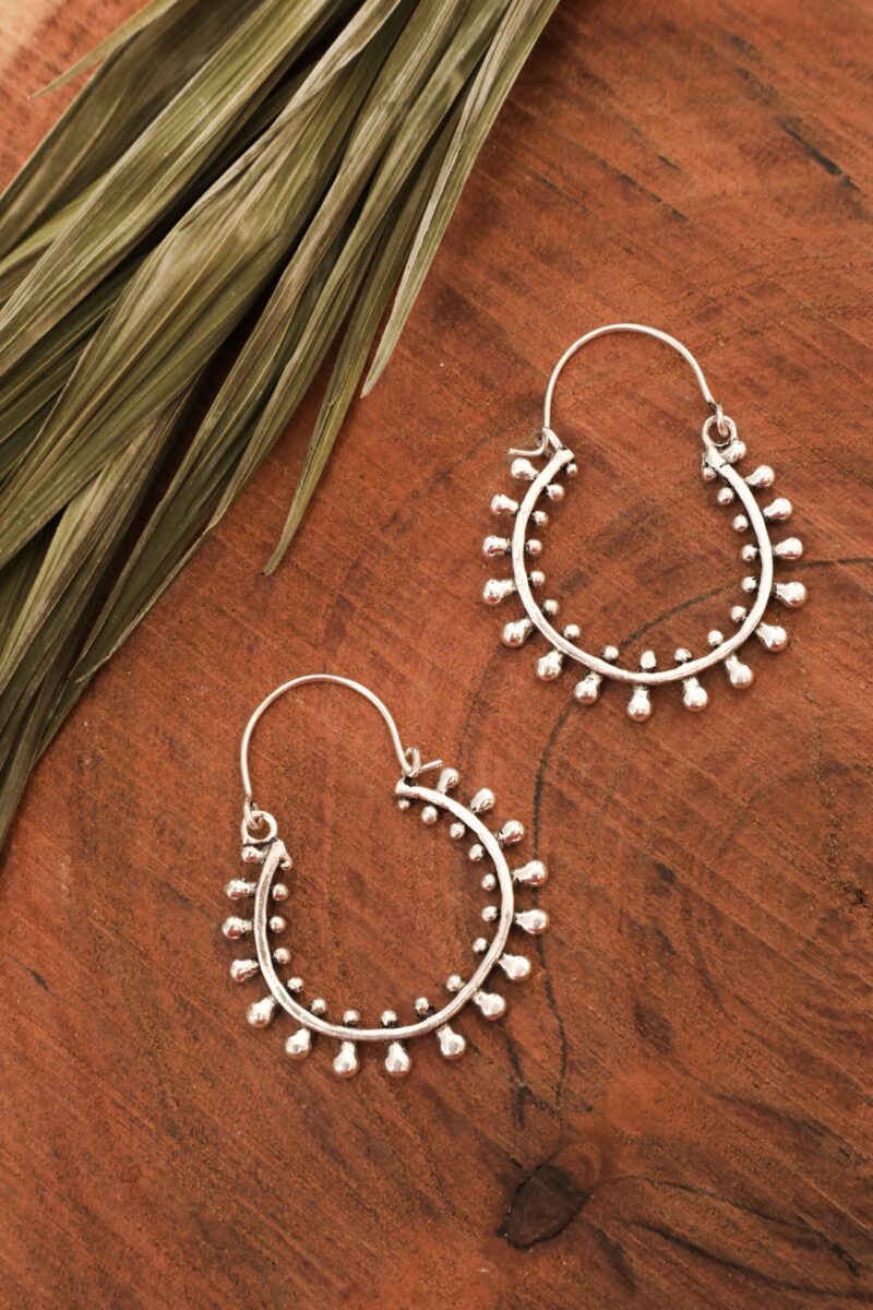 Orecchini a cerchio con perline