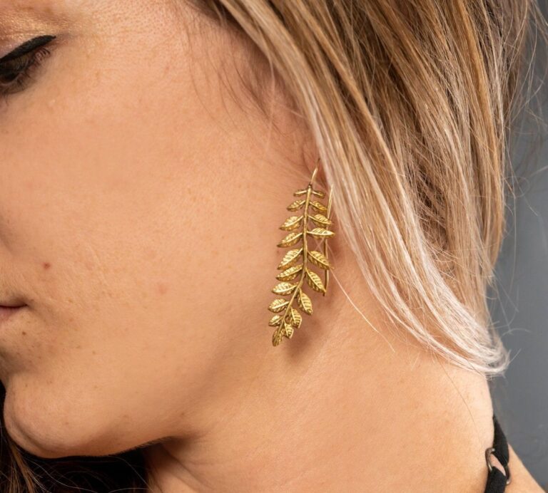 Boucle d’oreille feuille pendante