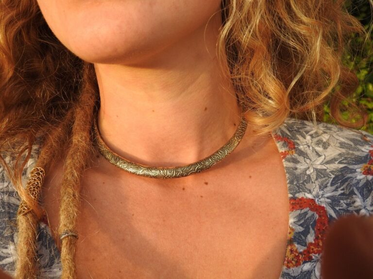 Collier ras de cou Lotus