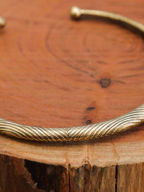 Collier ras de cou ondulé