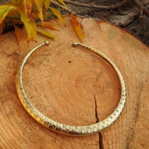 Tour de cou en laiton tribal pour la fabrication de bijoux