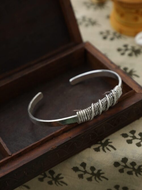 Draht-Armband