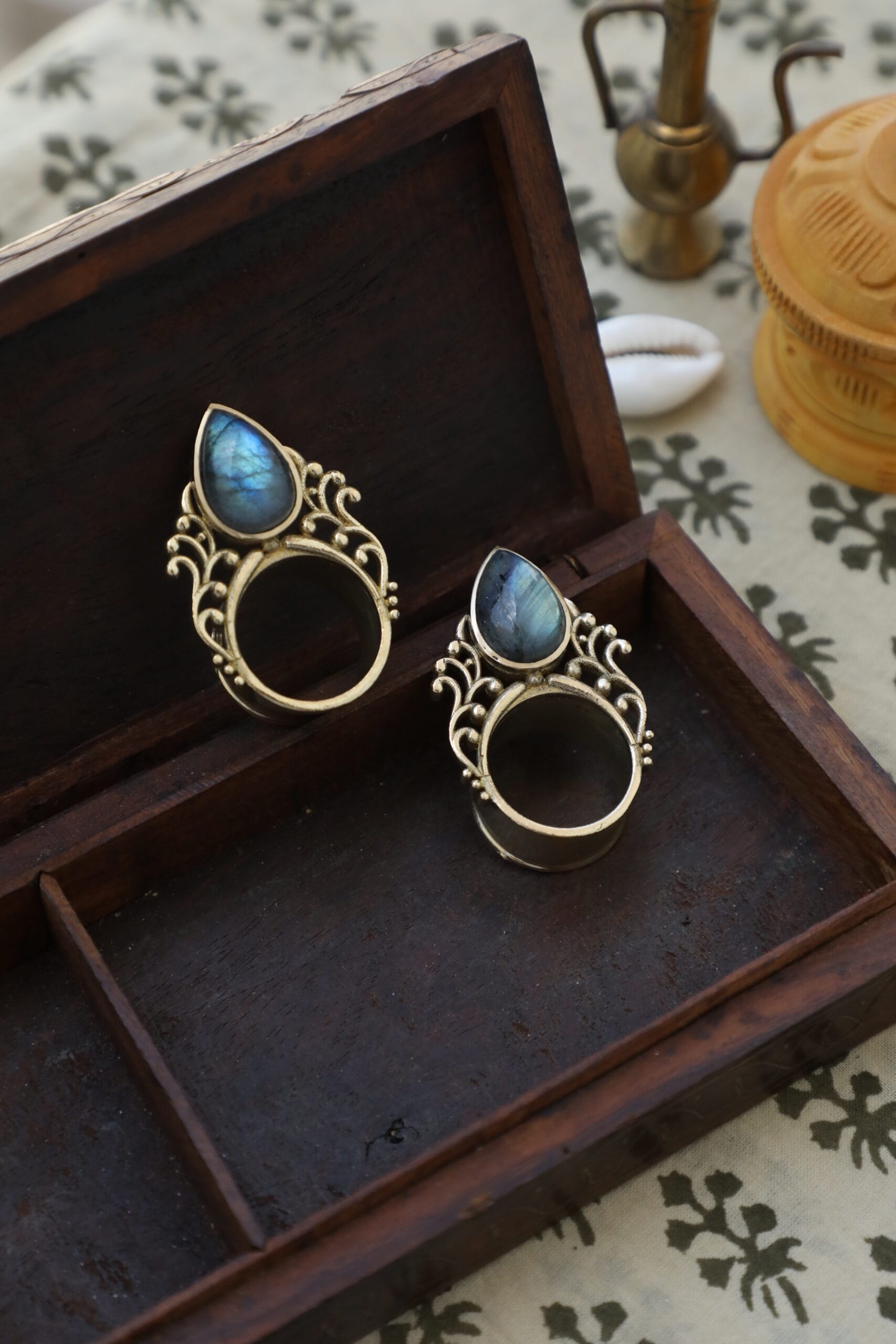 Elegant and enchanting, these handcrafted brass earrings from TribalDesert feature intricate filigree work and mesmerizing labradorite stones