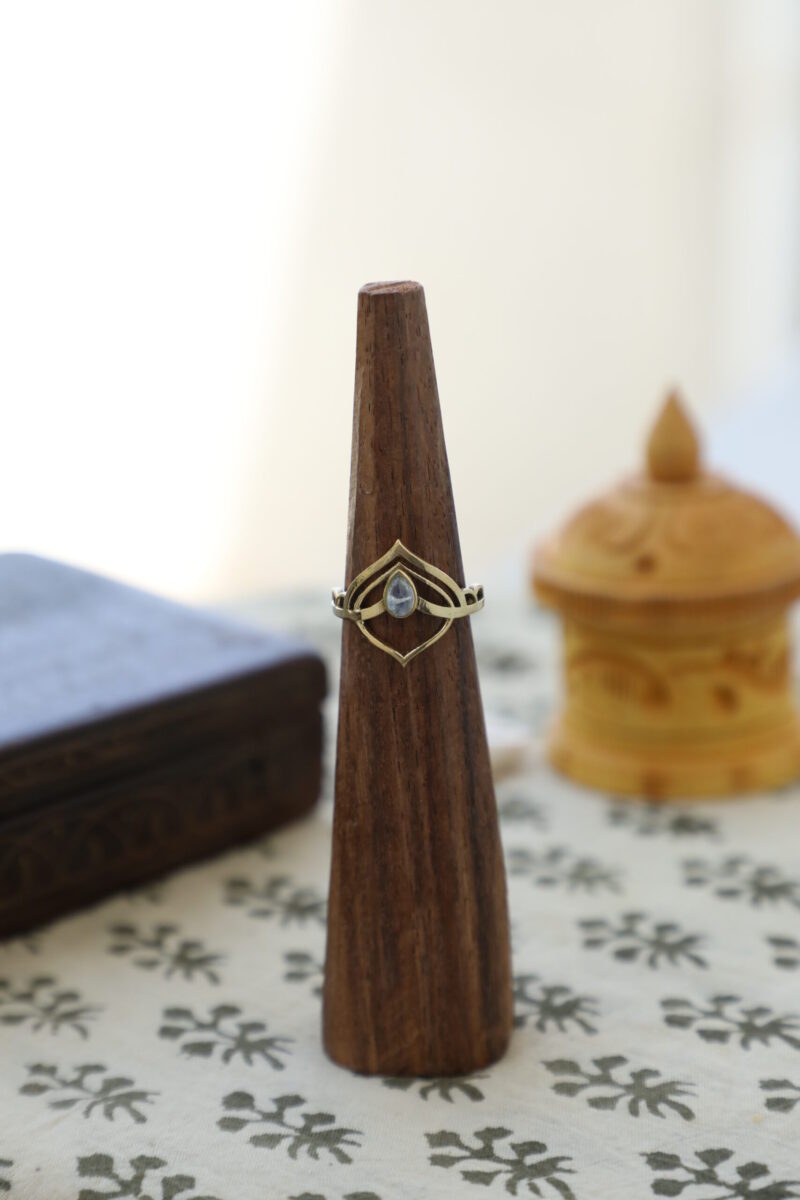 Bague en pierre de lune feuille d’or