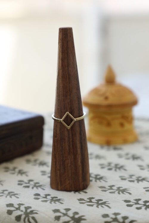 Anello minimalista a forma di diamante