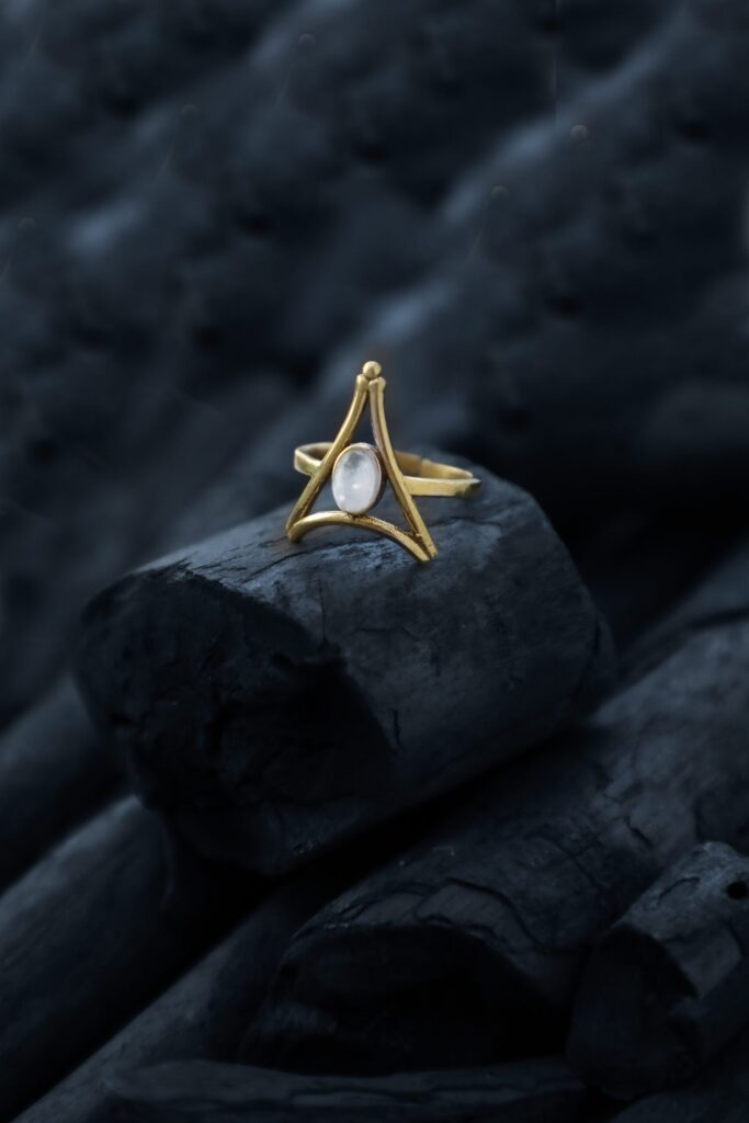 Anello Pietra di Luna Triangolo Celeste