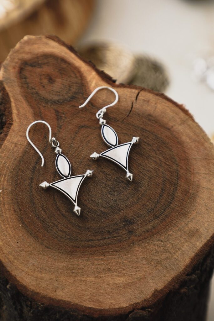 Boucles d’oreilles pendantes triangulaires