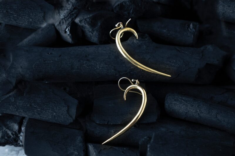 Ohrhänger mit baumelnden Haken