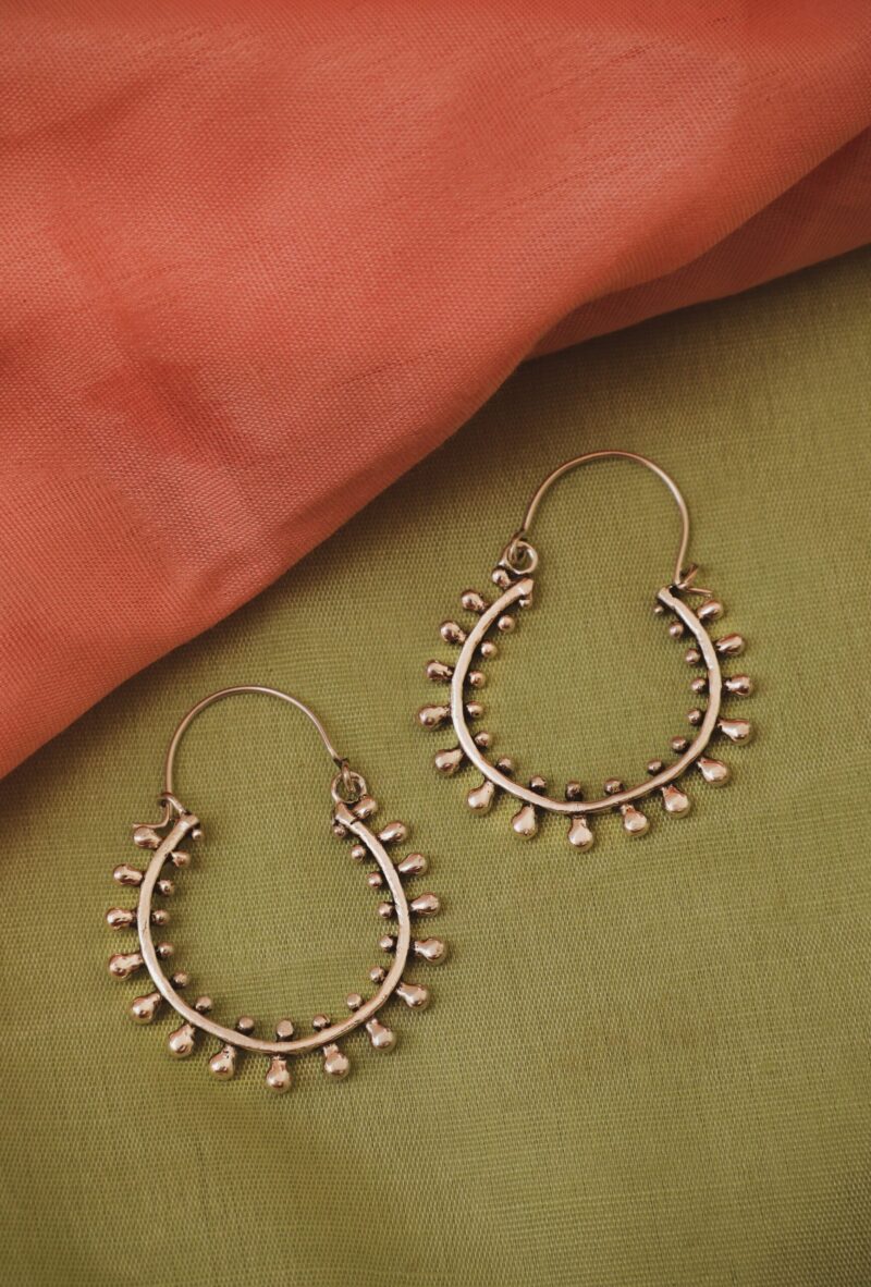 Orecchini a cerchio con perline