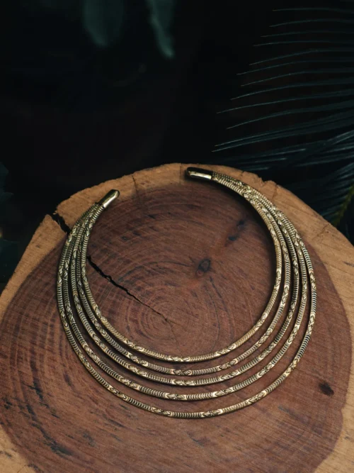 Mehrreihiges afrikanisches Halsband