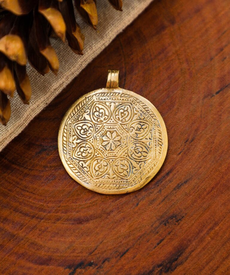 Pendentif bouddhiste en laiton huit de bon augure