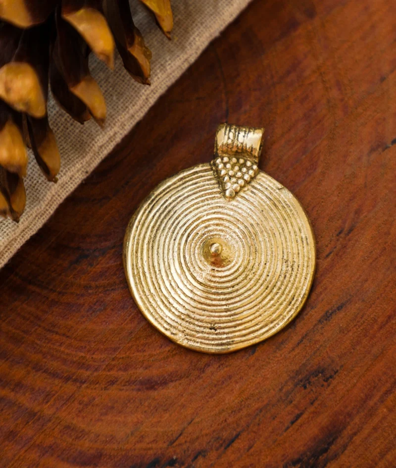 Colgante de latón Dokra