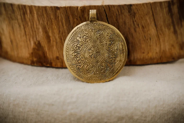 Déesse Pendentif en laiton en macramé