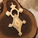 Colgante grande de latón Touareg con cruz del sur